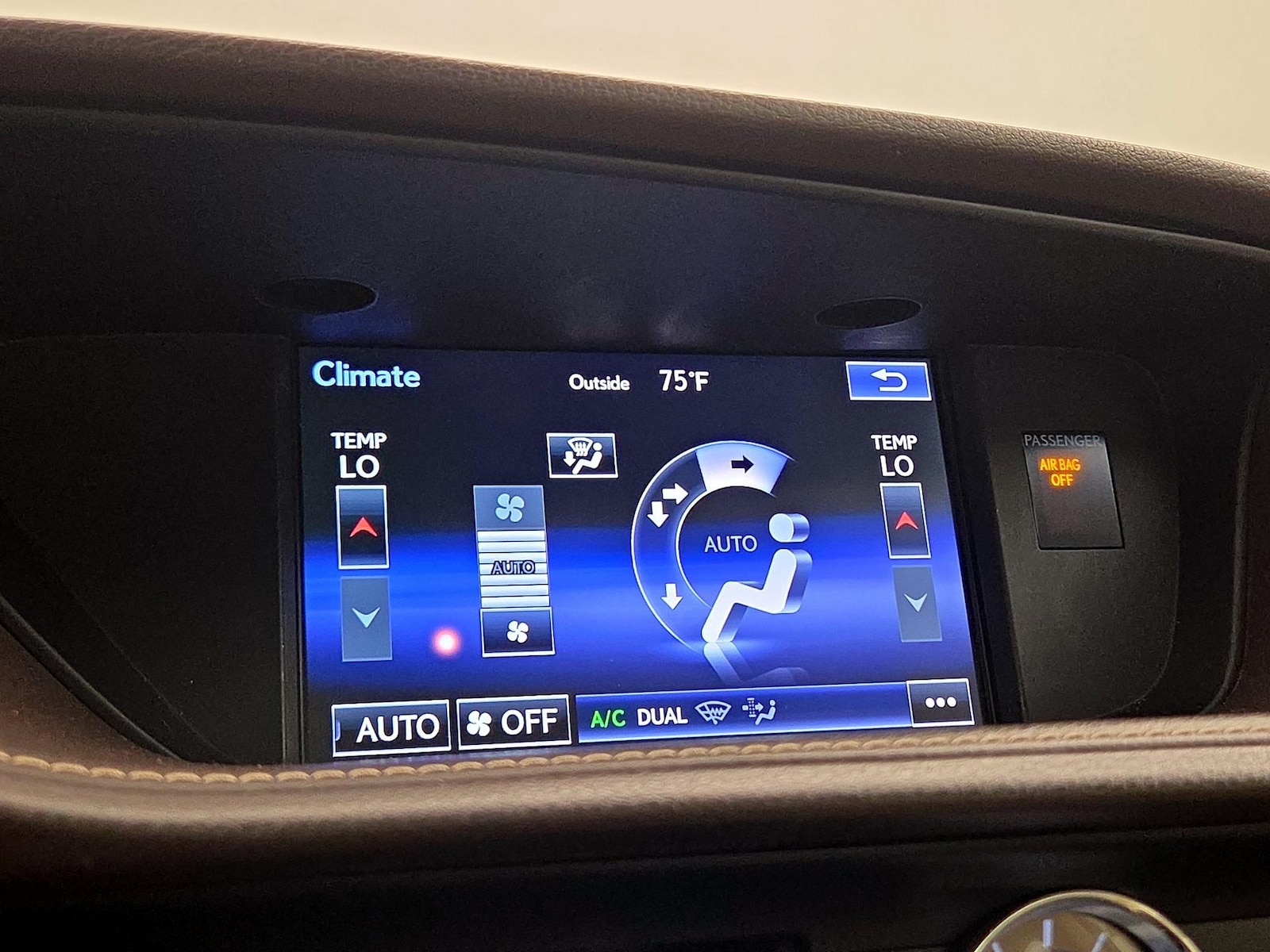 2016 Lexus ES 300h - Photo 18