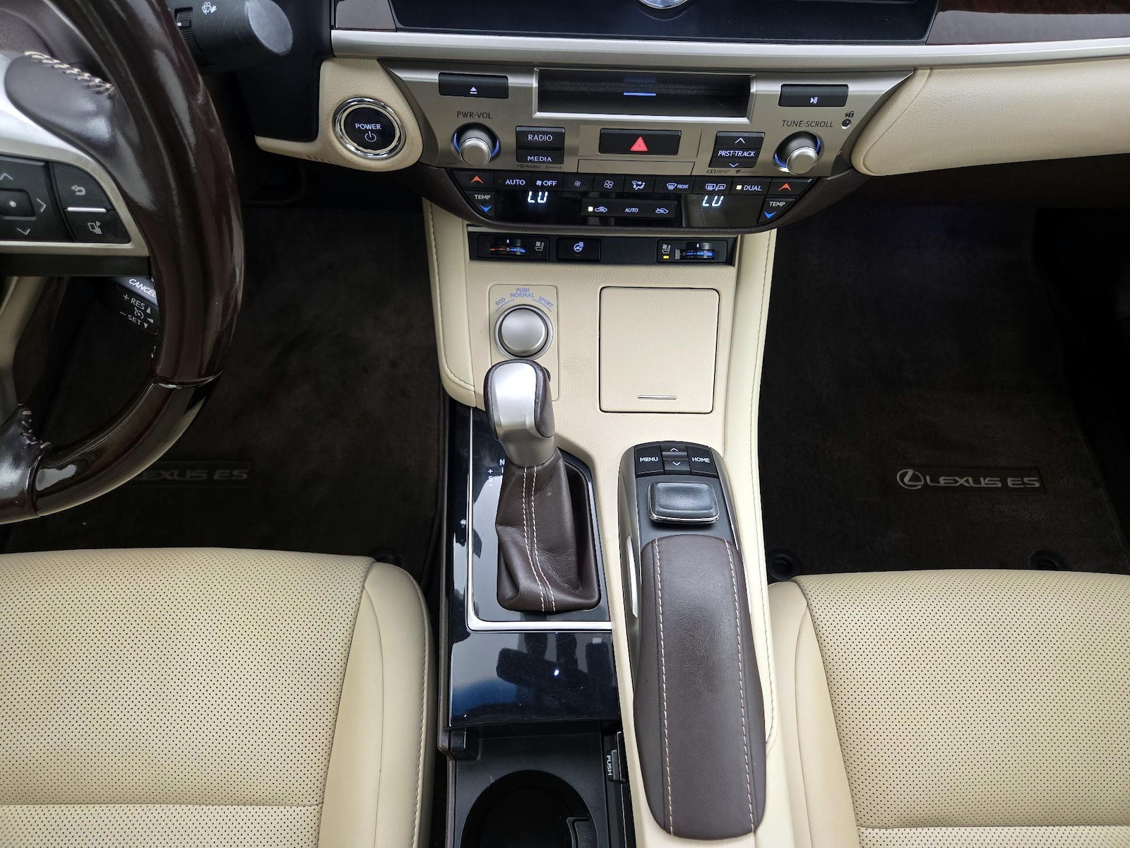 2016 Lexus ES 300h - Photo 19