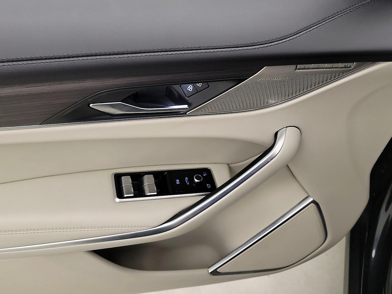 2021 Jaguar F-Pace S - Photo 13