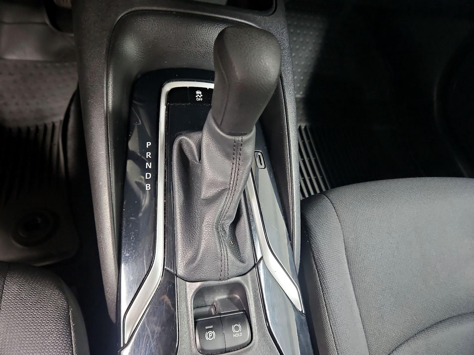2021 Toyota Corolla LE - Photo 18