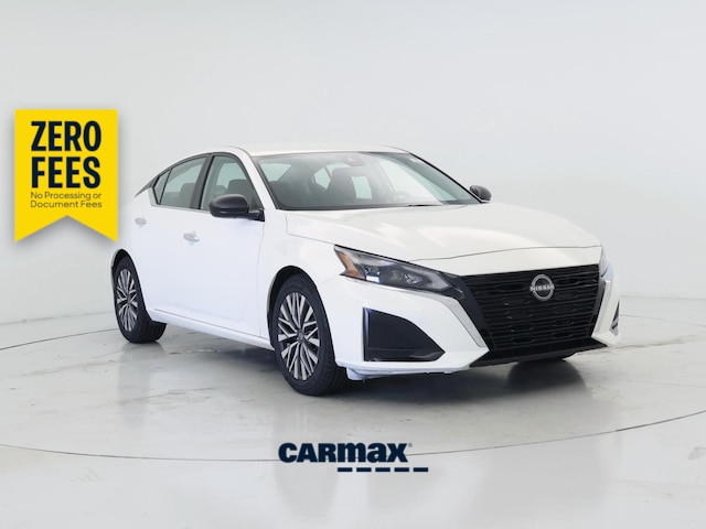 White 2025 Nissan Altima Sedan Front-Wheel Drive Automatic