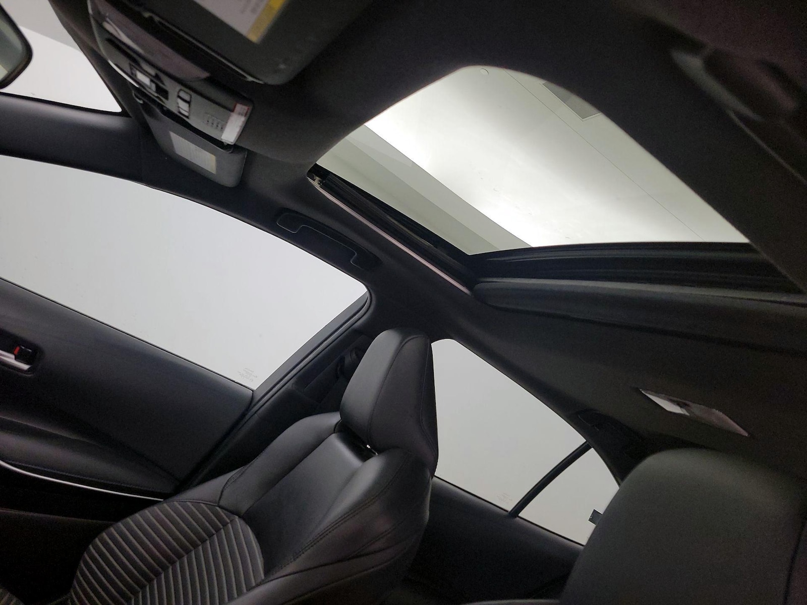 Sunroof(s) & Overhead Airbags