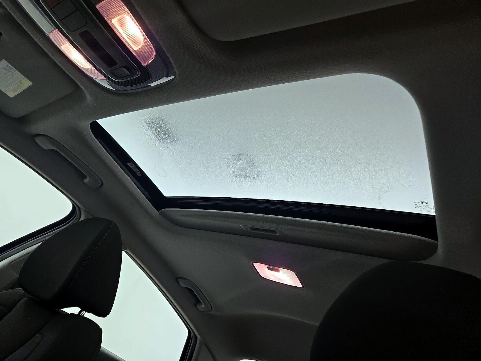 Sunroof(s) & Overhead Airbags