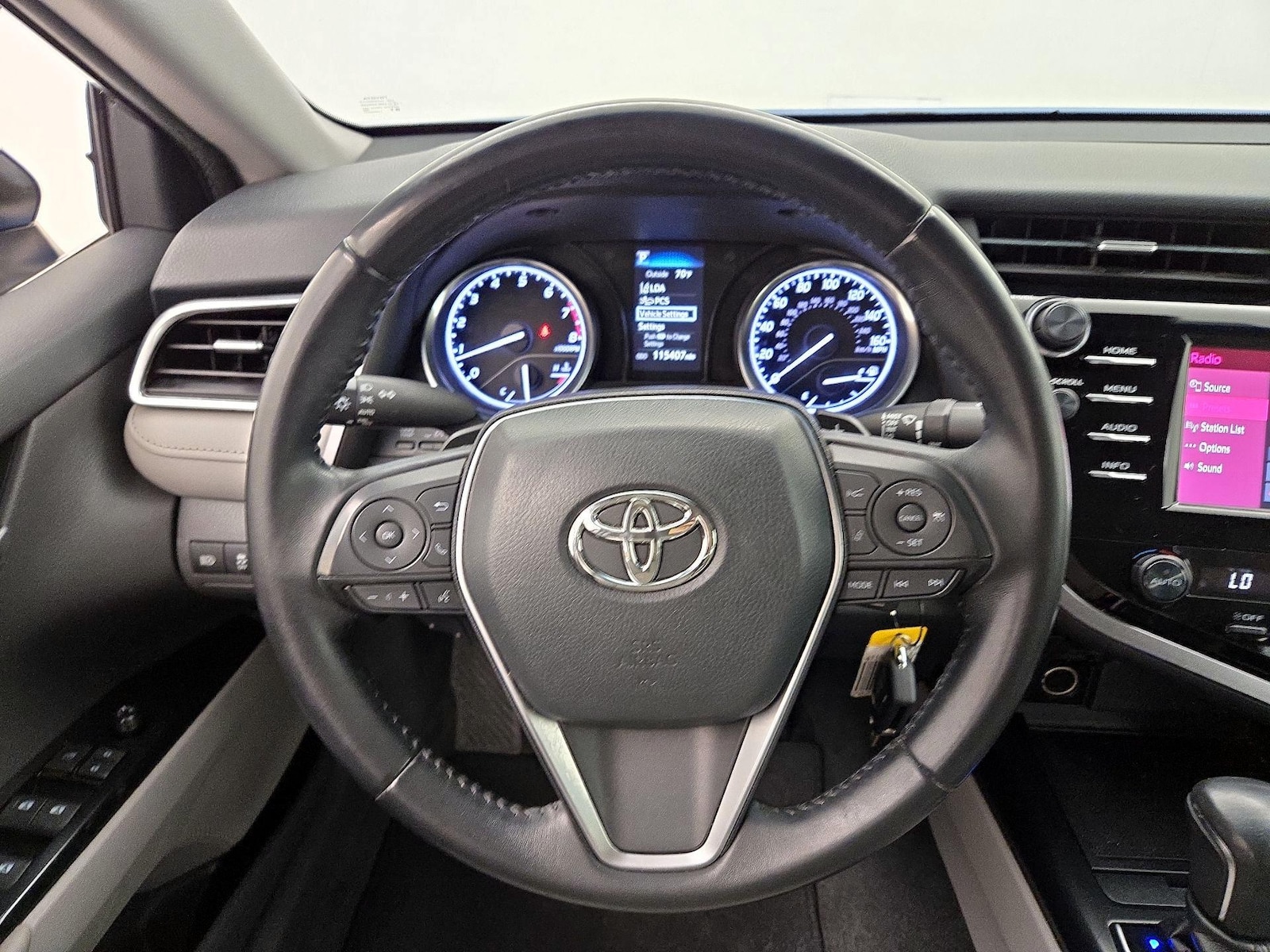 2018 Toyota Camry SE - Photo 11