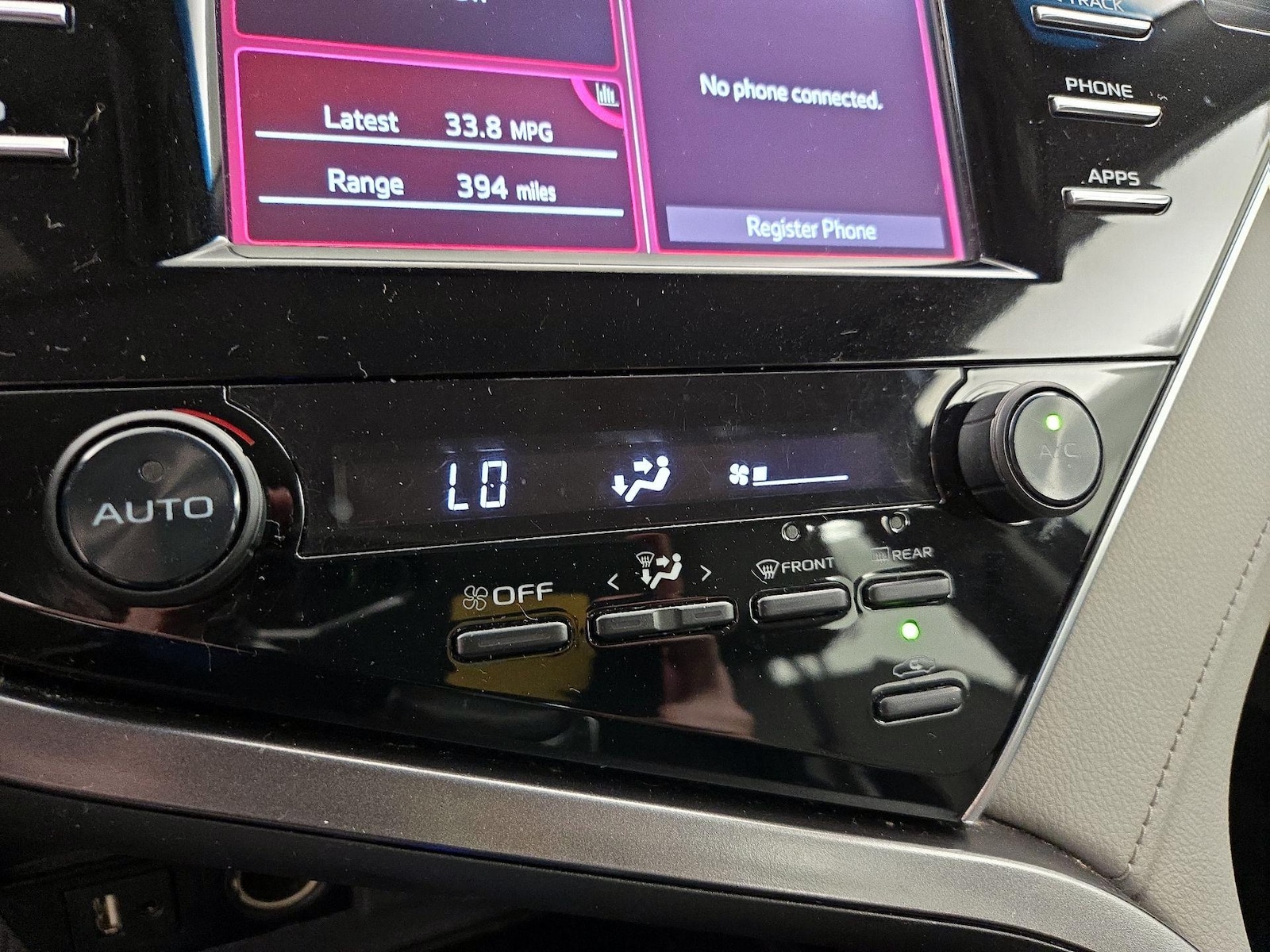 2018 Toyota Camry SE - Photo 17