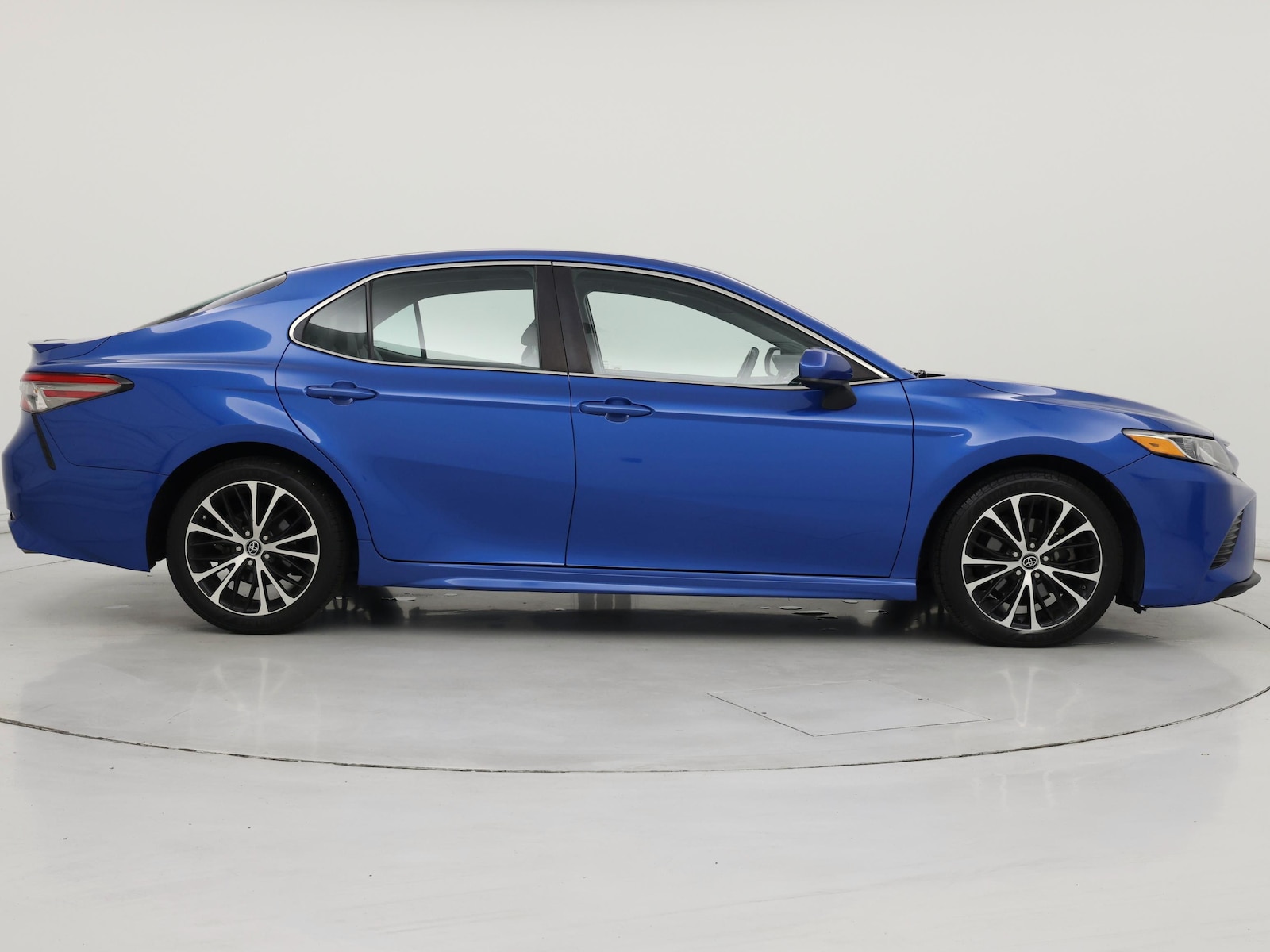 2018 Toyota Camry SE - Photo 8