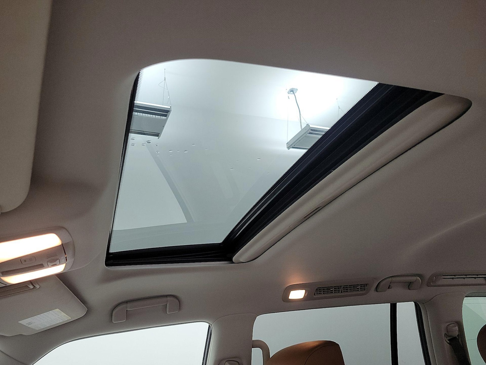 Sunroof(s) & Overhead Airbags