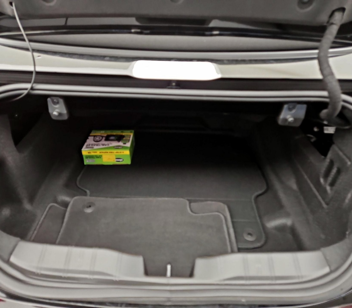Trunk/Cargo (Seats Up)