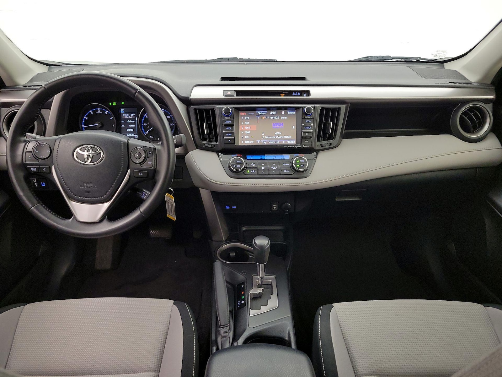 2017 Toyota RAV4 XLE - Photo 10