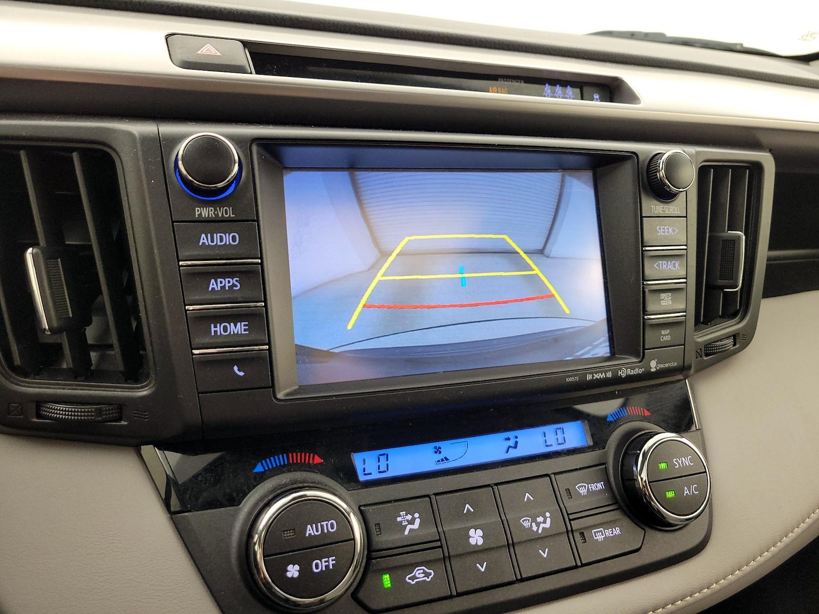 2017 Toyota RAV4 XLE - Photo 15
