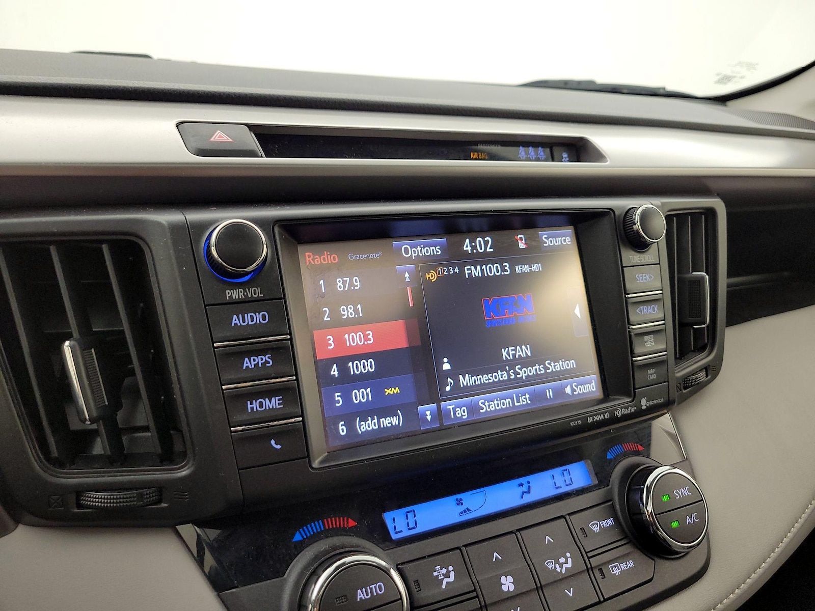 2017 Toyota RAV4 XLE - Photo 16