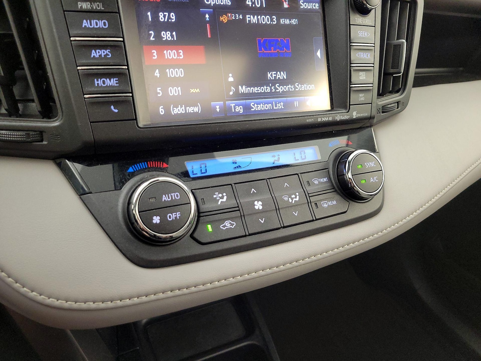 2017 Toyota RAV4 XLE - Photo 17