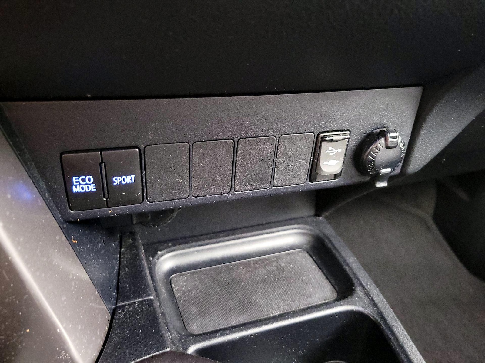 2017 Toyota RAV4 XLE - Photo 19