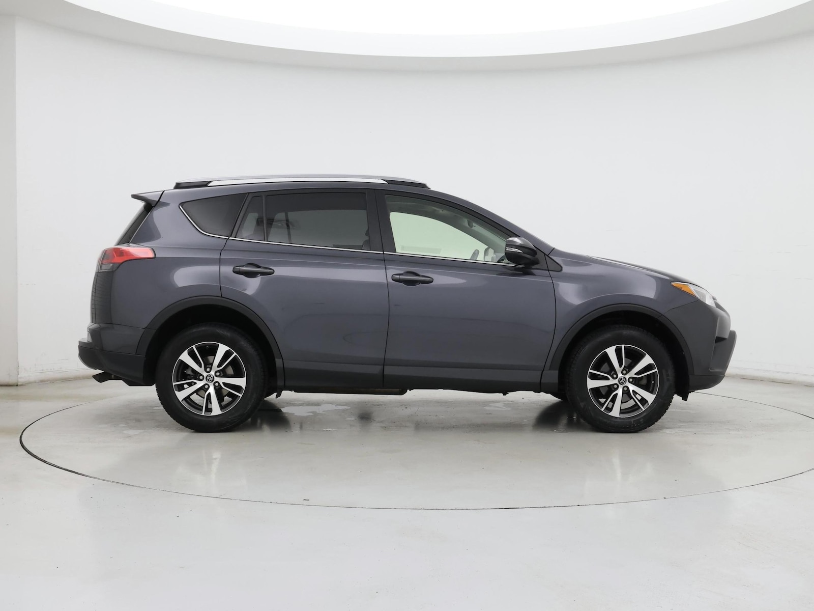 2017 Toyota RAV4 XLE - Photo 8