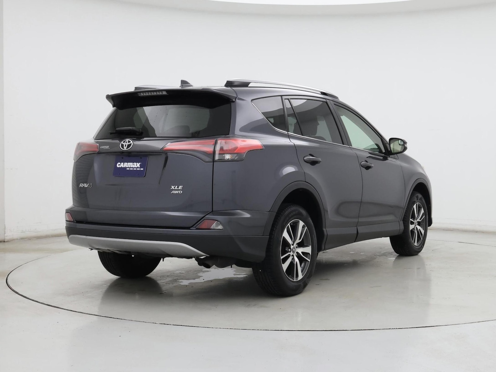 2017 Toyota RAV4 XLE - Photo 9