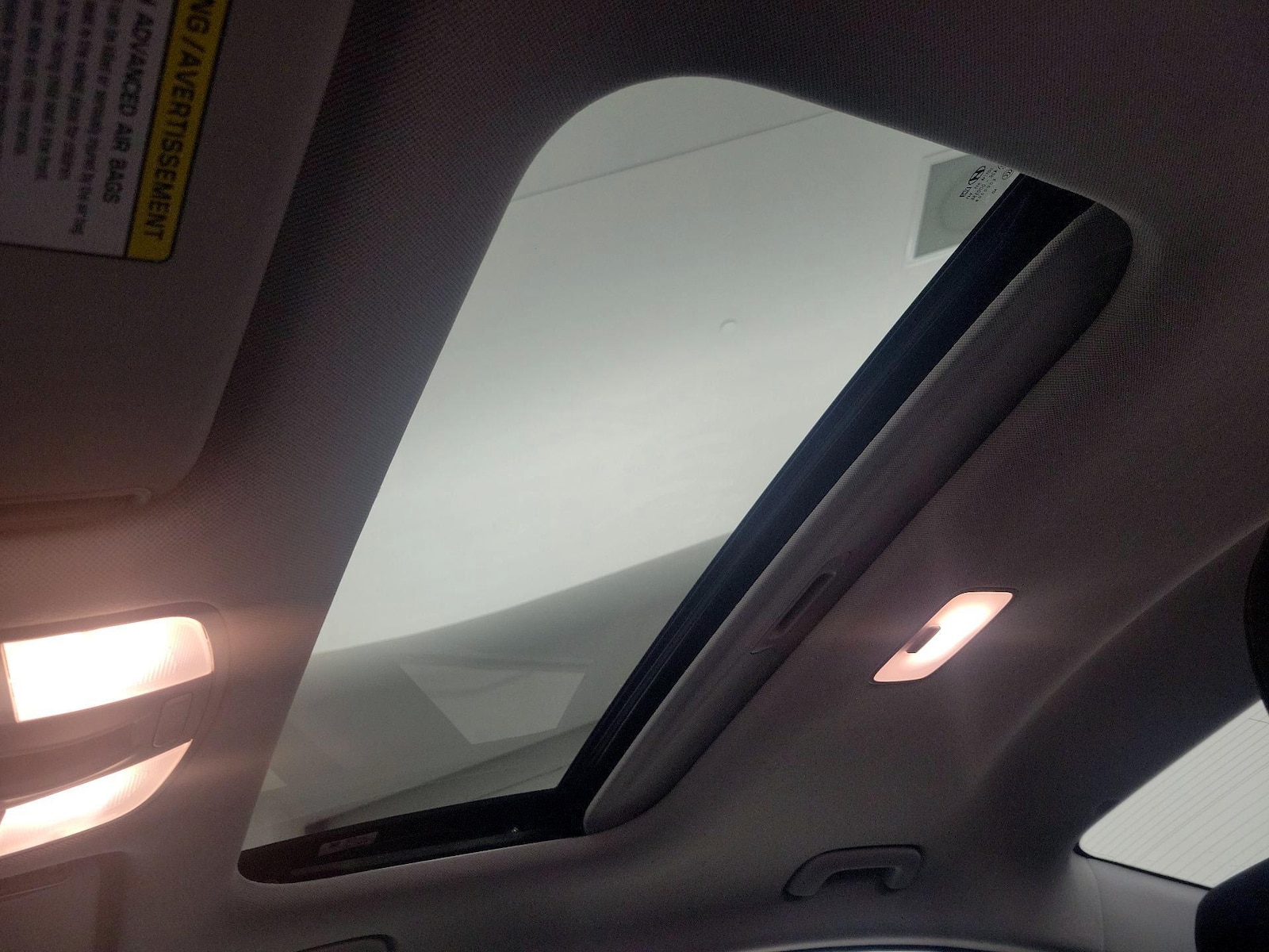 Sunroof(s) & Overhead Airbags