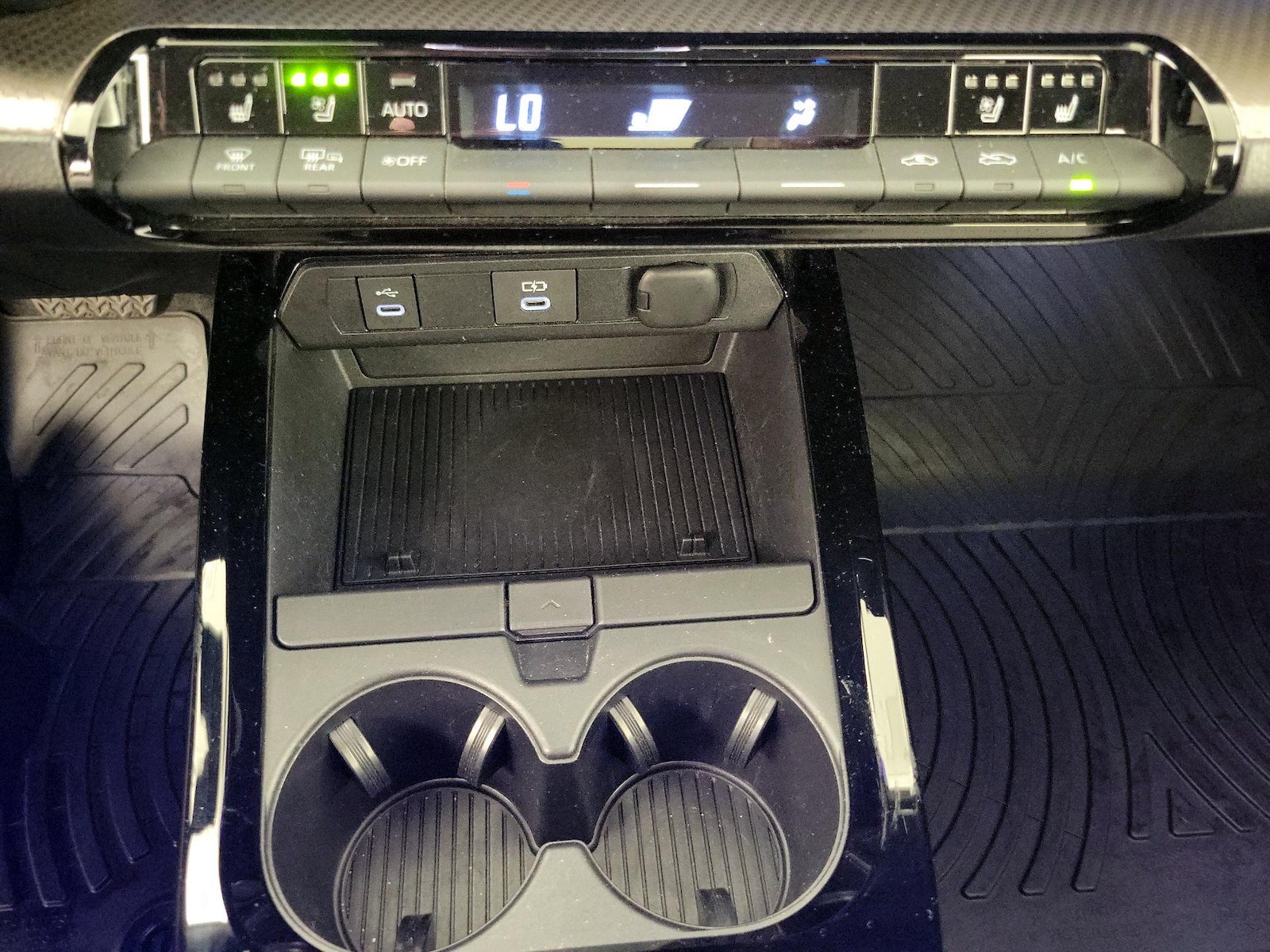 2024 Toyota Prius Limited - Photo 18