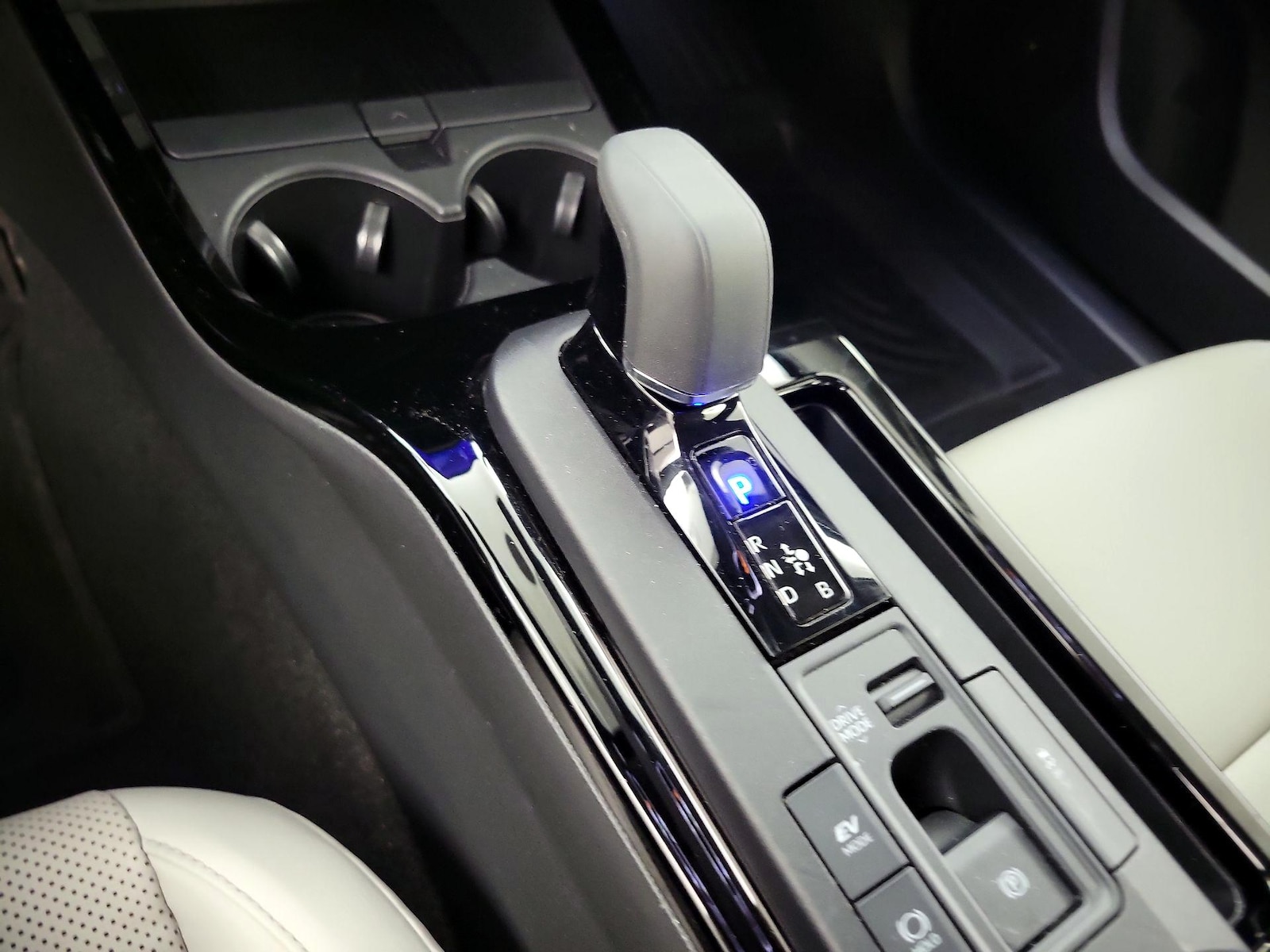 2024 Toyota Prius Limited - Photo 19