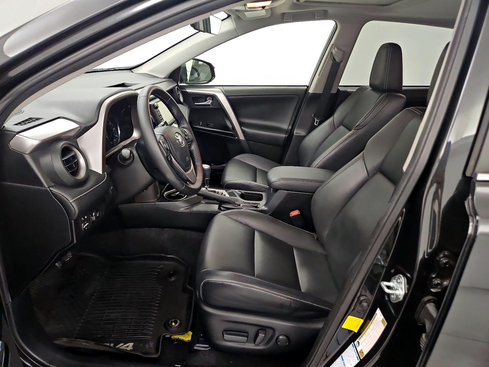 2017 Toyota RAV4 Limited - Photo 12