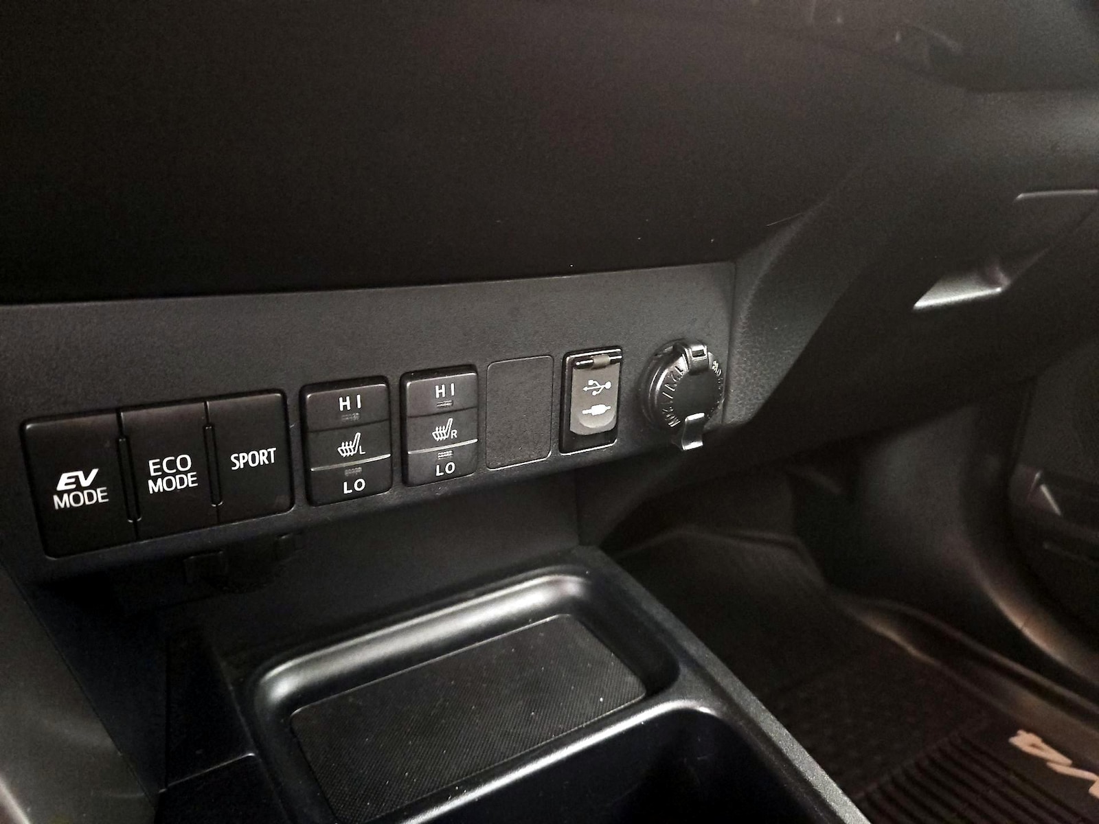 2017 Toyota RAV4 Limited - Photo 19