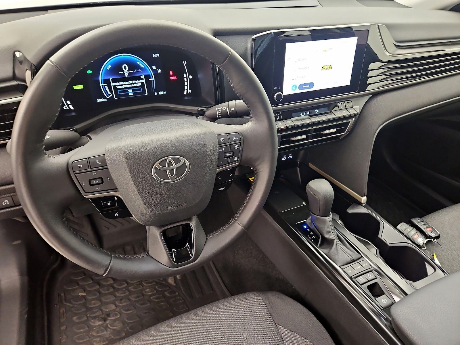 2026 Toyota Camry LE - Photo 10