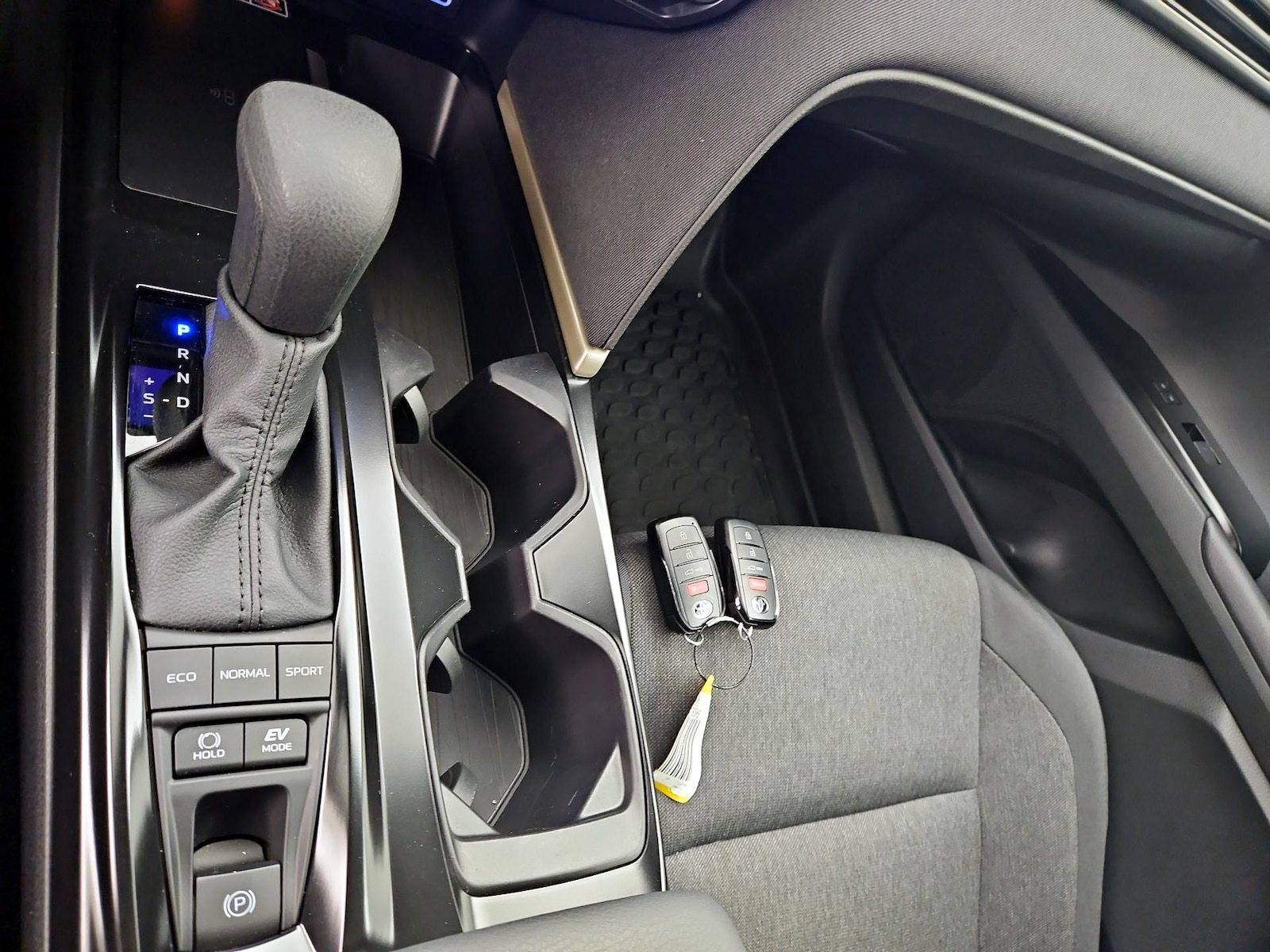 2026 Toyota Camry LE - Photo 18