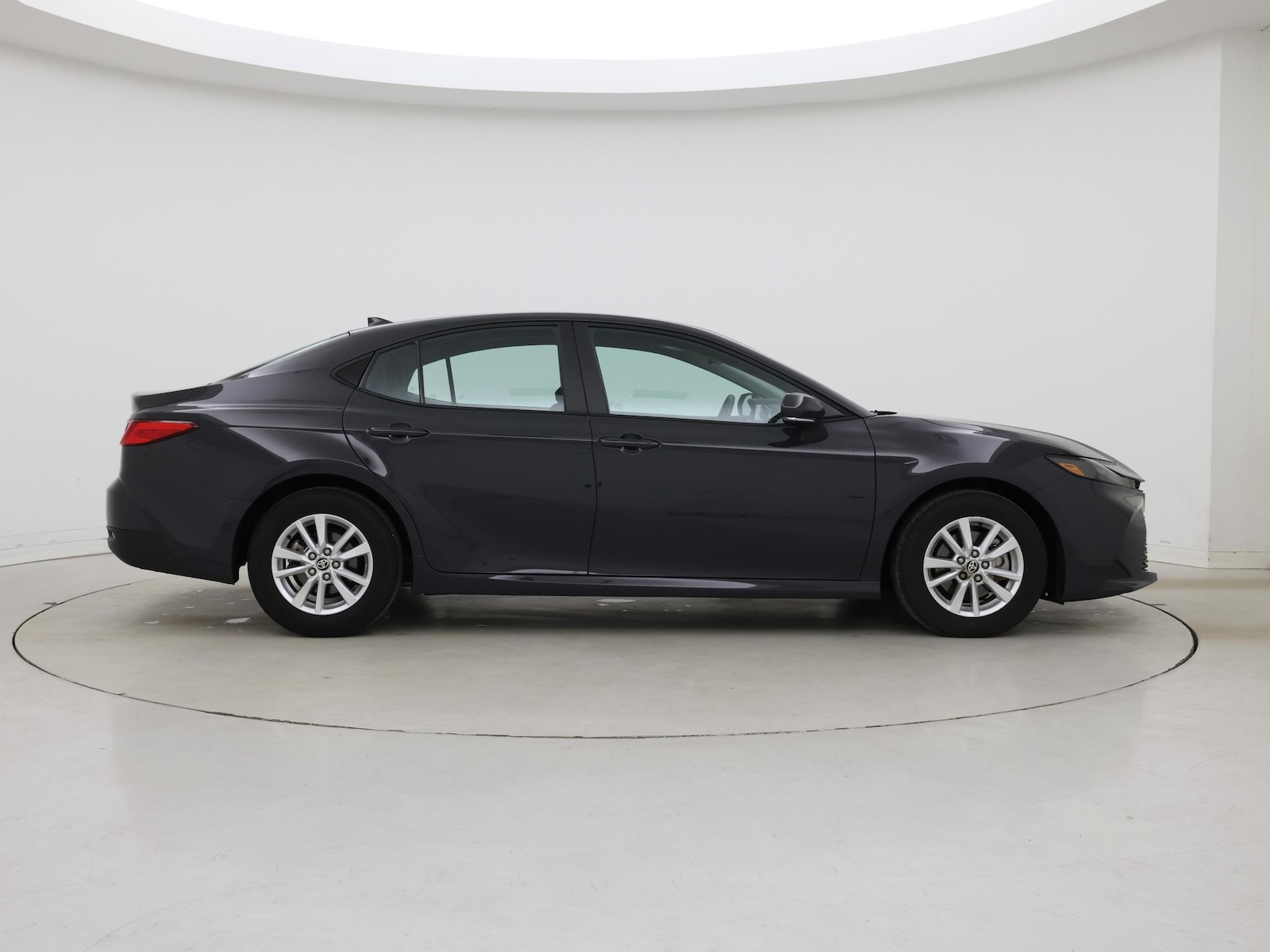 2026 Toyota Camry LE - Photo 8