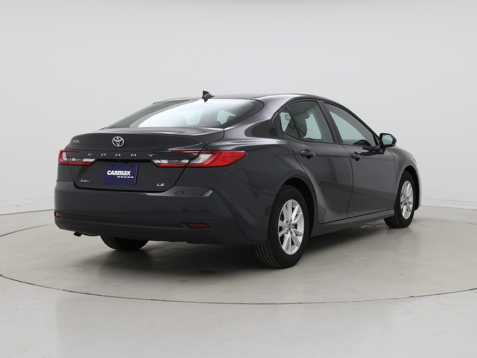 2026 Toyota Camry LE - Photo 9