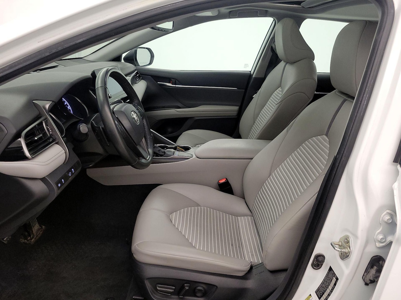 2023 Toyota Camry SE - Photo 12
