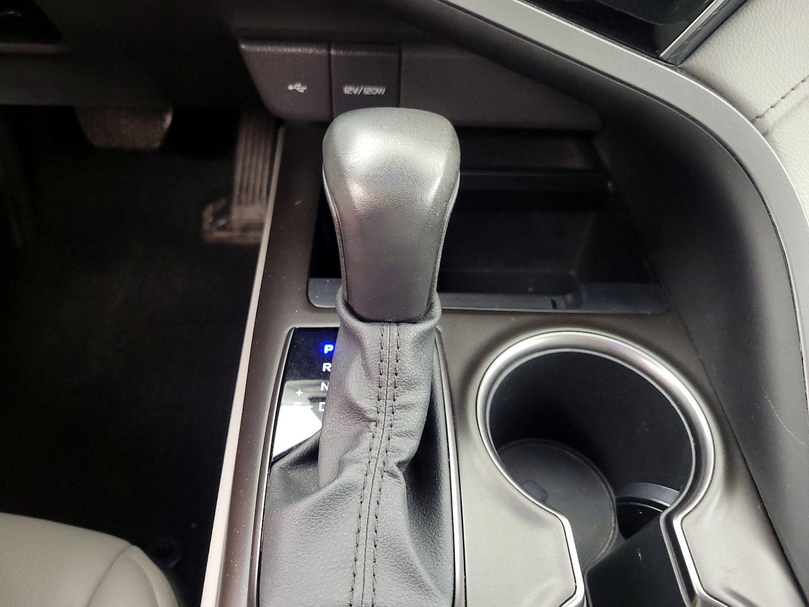 2023 Toyota Camry SE - Photo 18