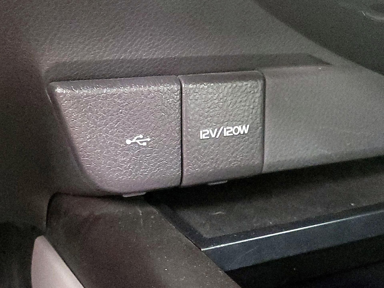 2023 Toyota Camry SE - Photo 19