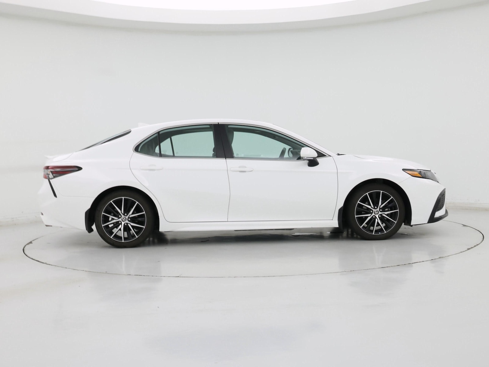 2023 Toyota Camry SE - Photo 8