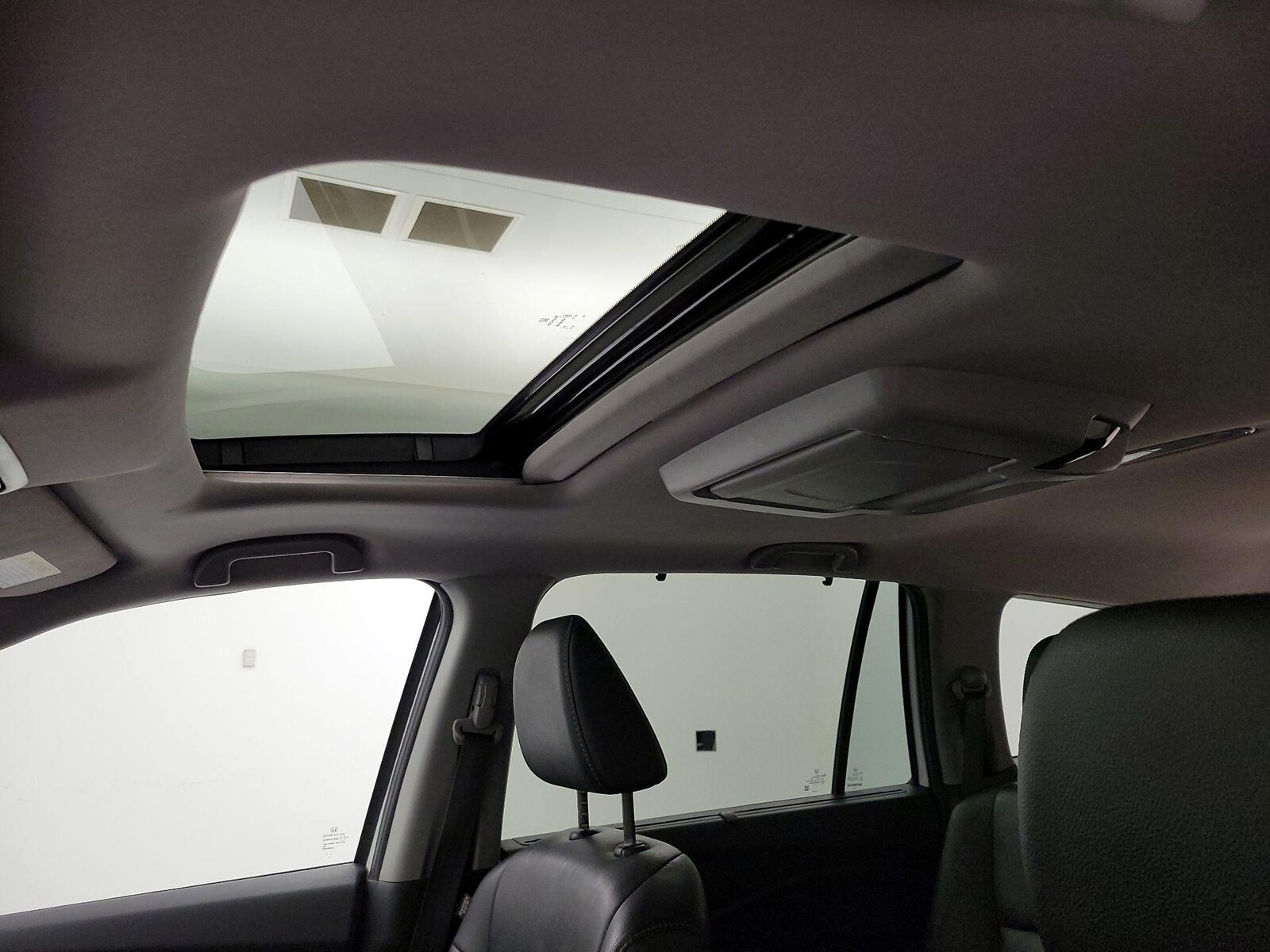 Sunroof(s) & Overhead Airbags