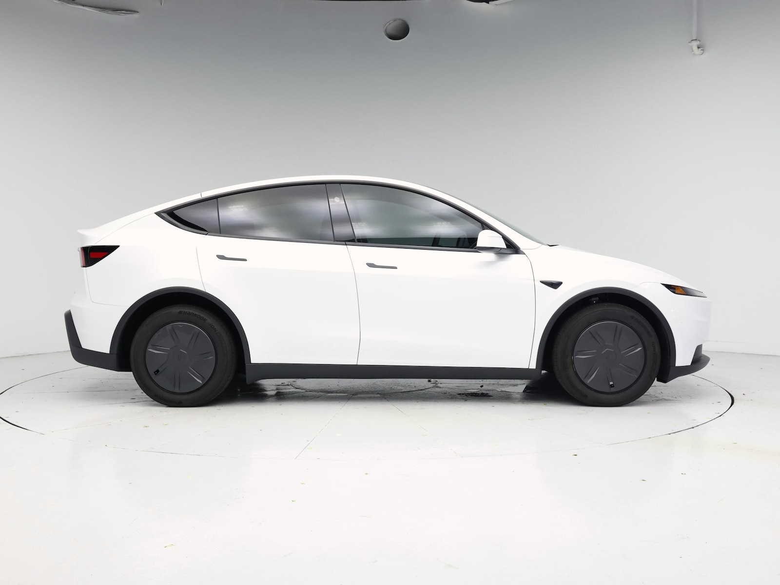 2026 Tesla Model Y Long Range - Photo 8