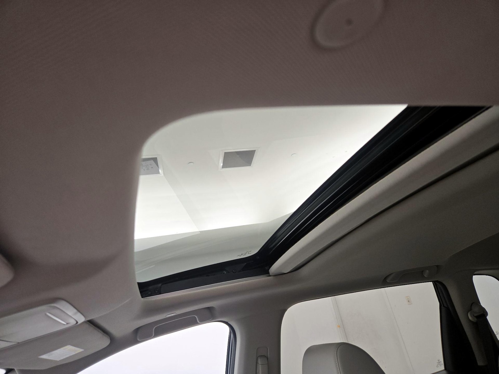 Sunroof(s) & Overhead Airbags