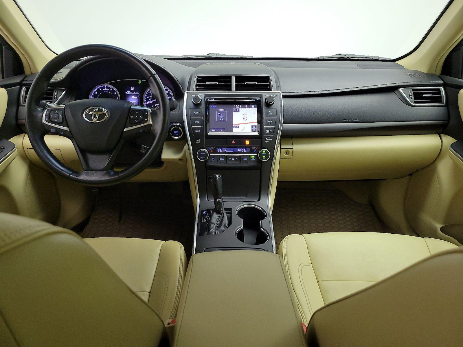 2015 Toyota Camry XLE - Photo 10