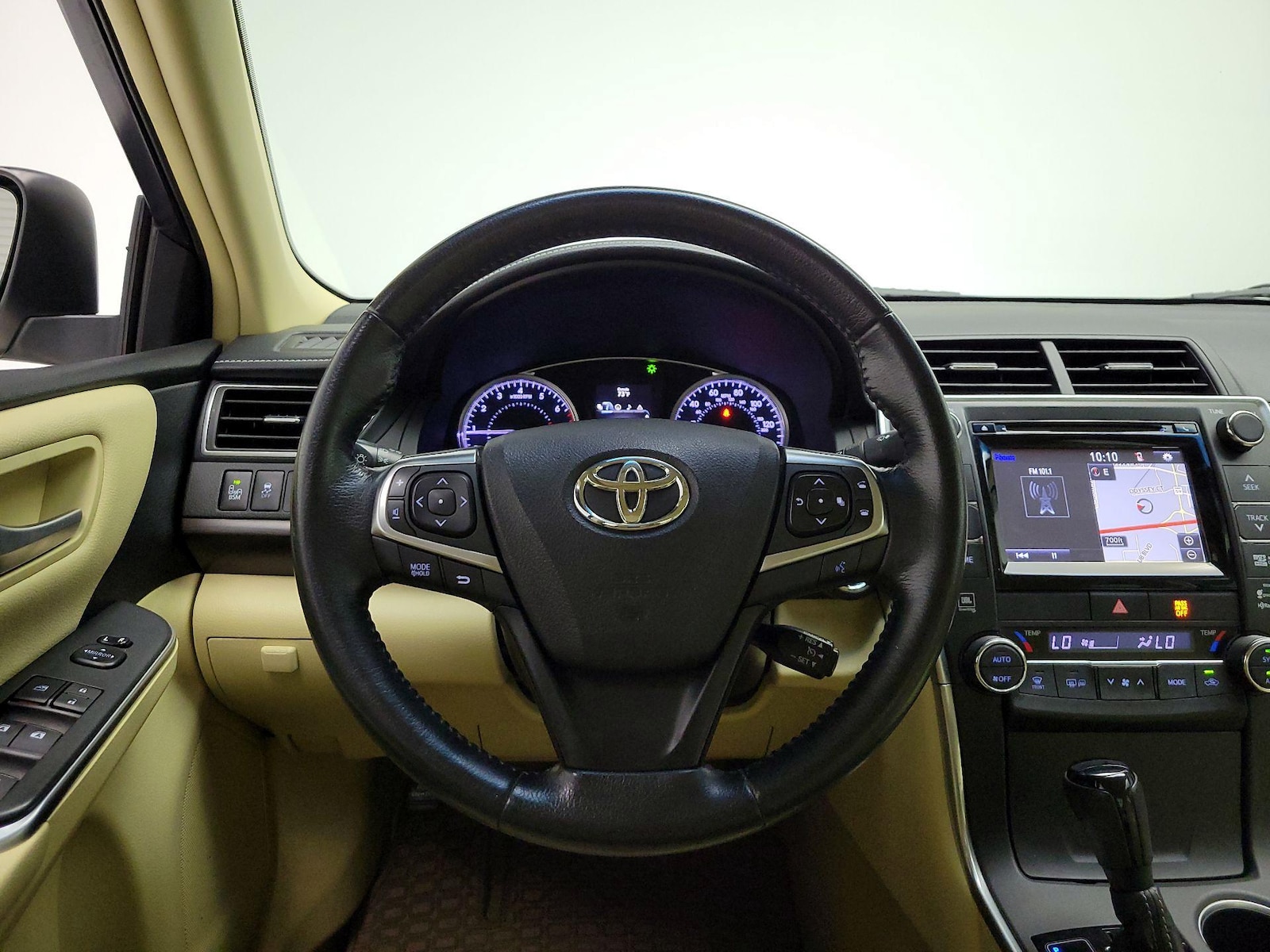 2015 Toyota Camry XLE - Photo 11