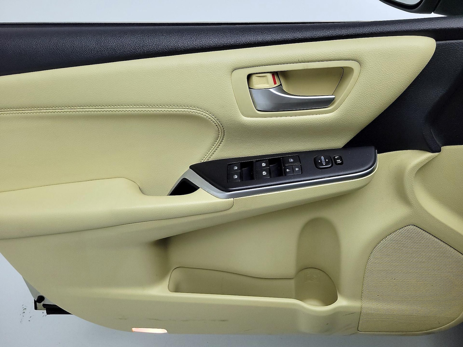 2015 Toyota Camry XLE - Photo 13