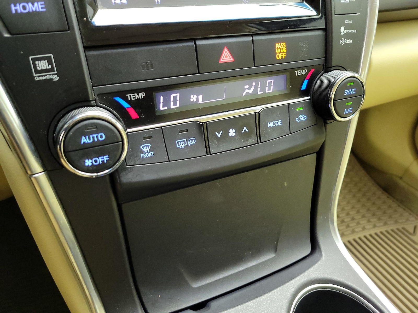 2015 Toyota Camry XLE - Photo 17