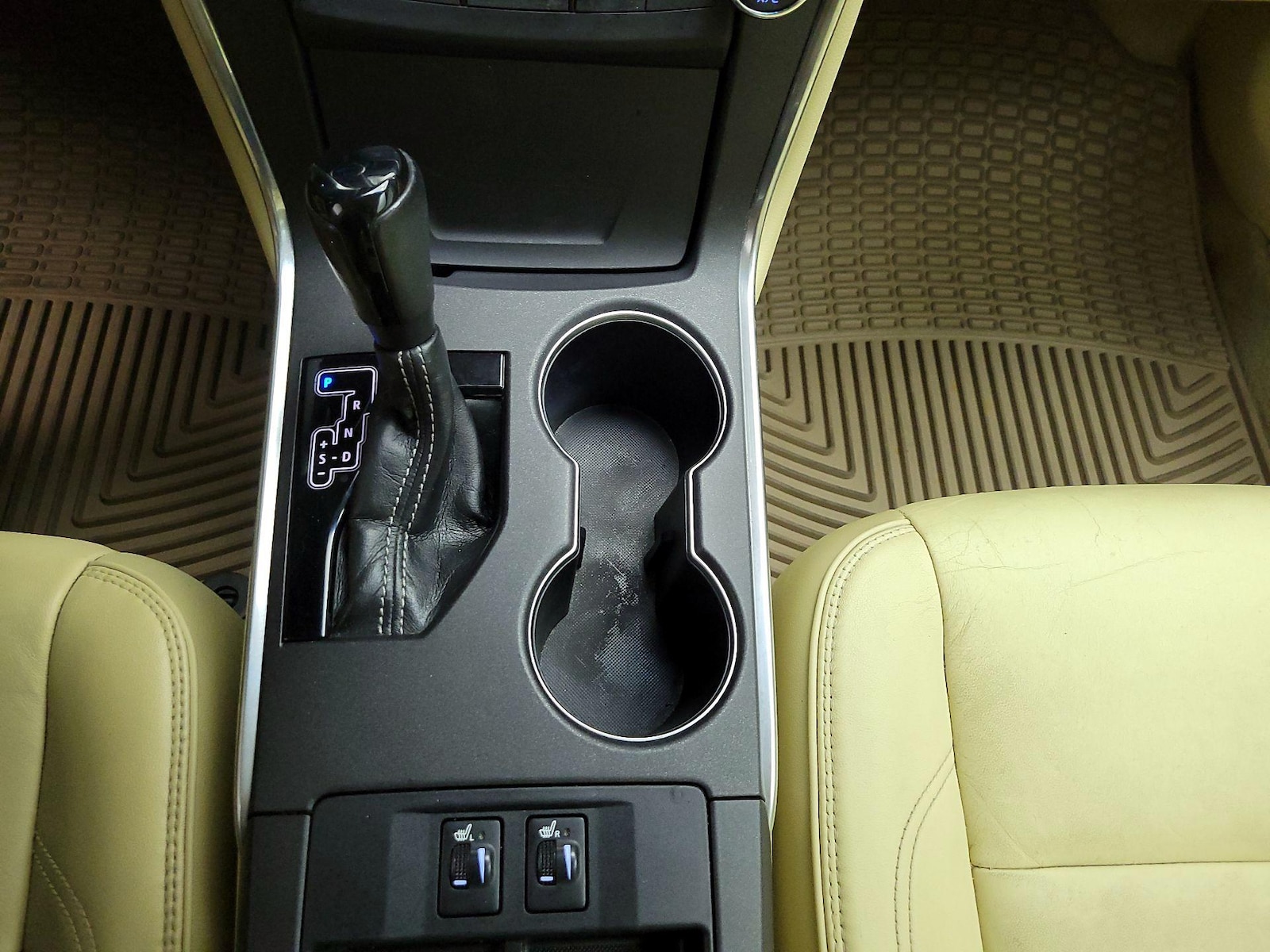 2015 Toyota Camry XLE - Photo 18
