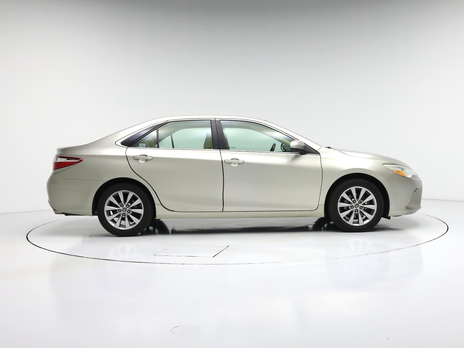 2015 Toyota Camry XLE - Photo 8