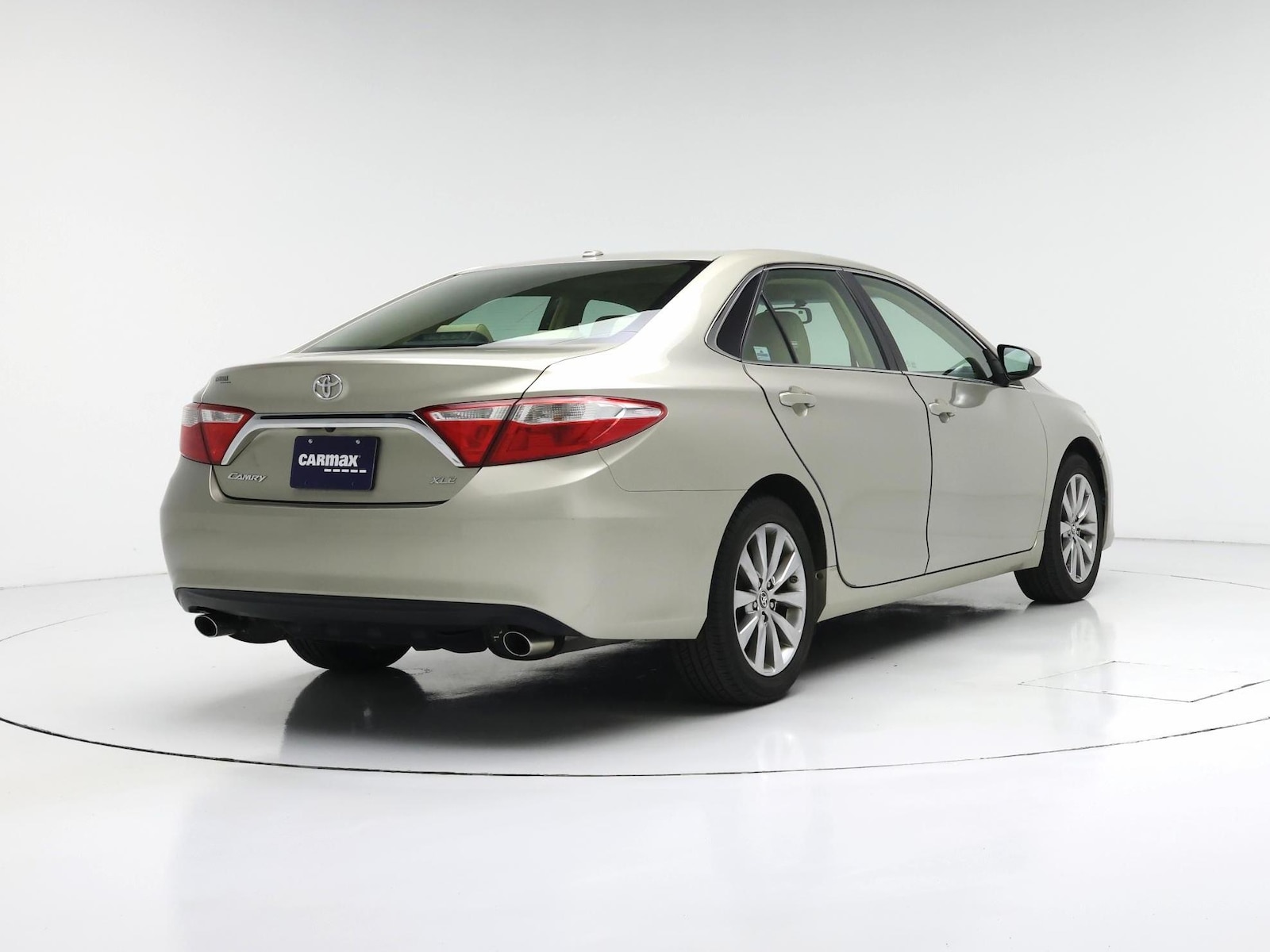 2015 Toyota Camry XLE - Photo 9