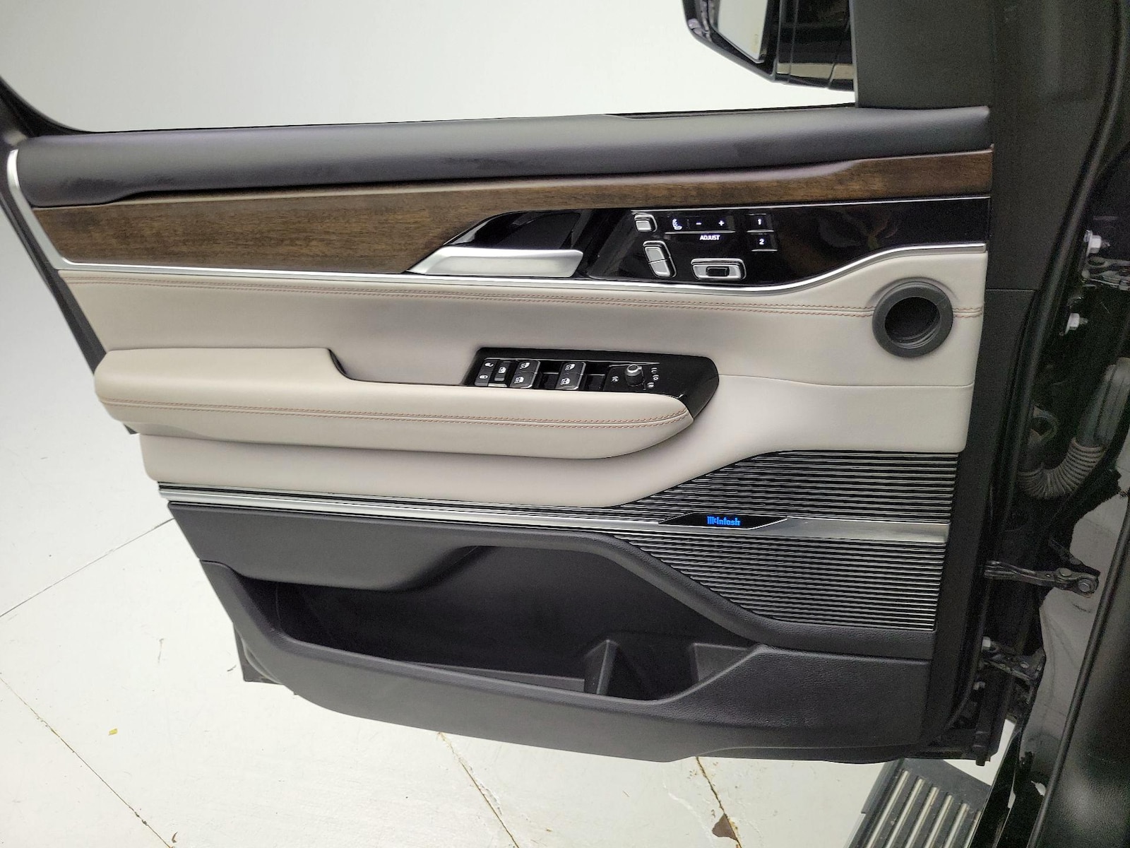 2022 Jeep Grand Wagoneer Series I - Photo 13