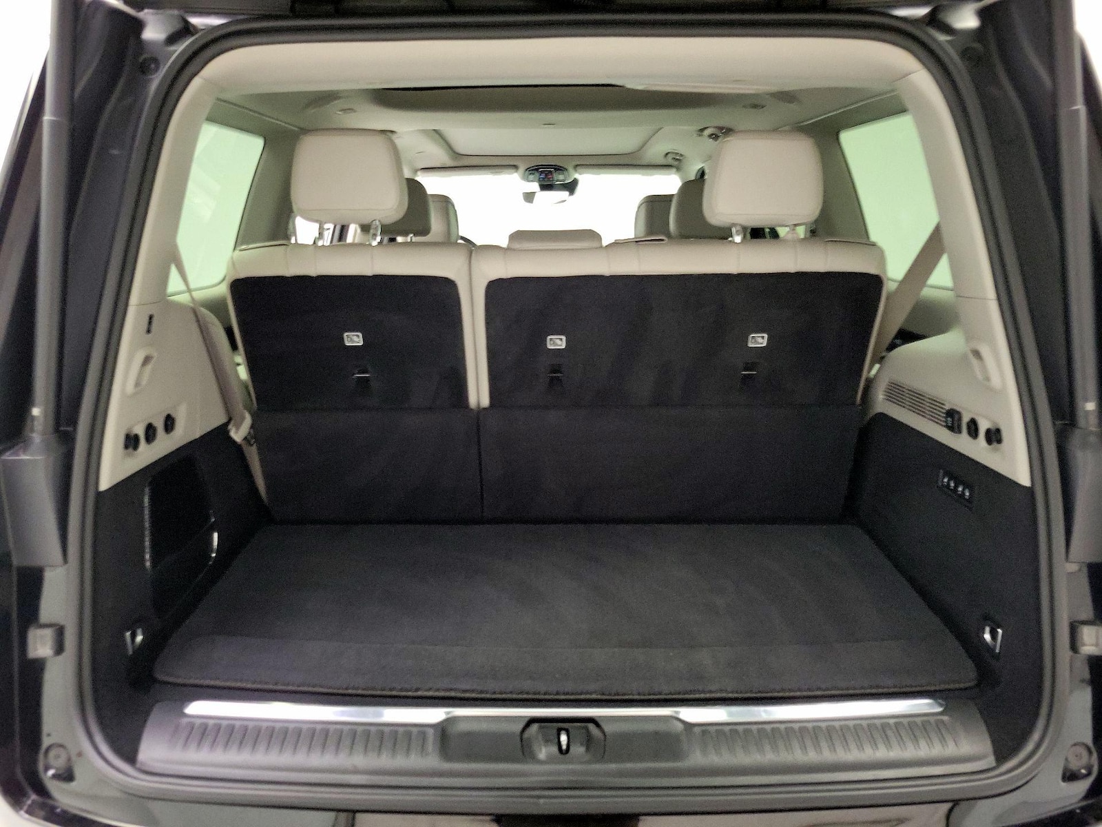 2022 Jeep Grand Wagoneer Series I - Photo 23