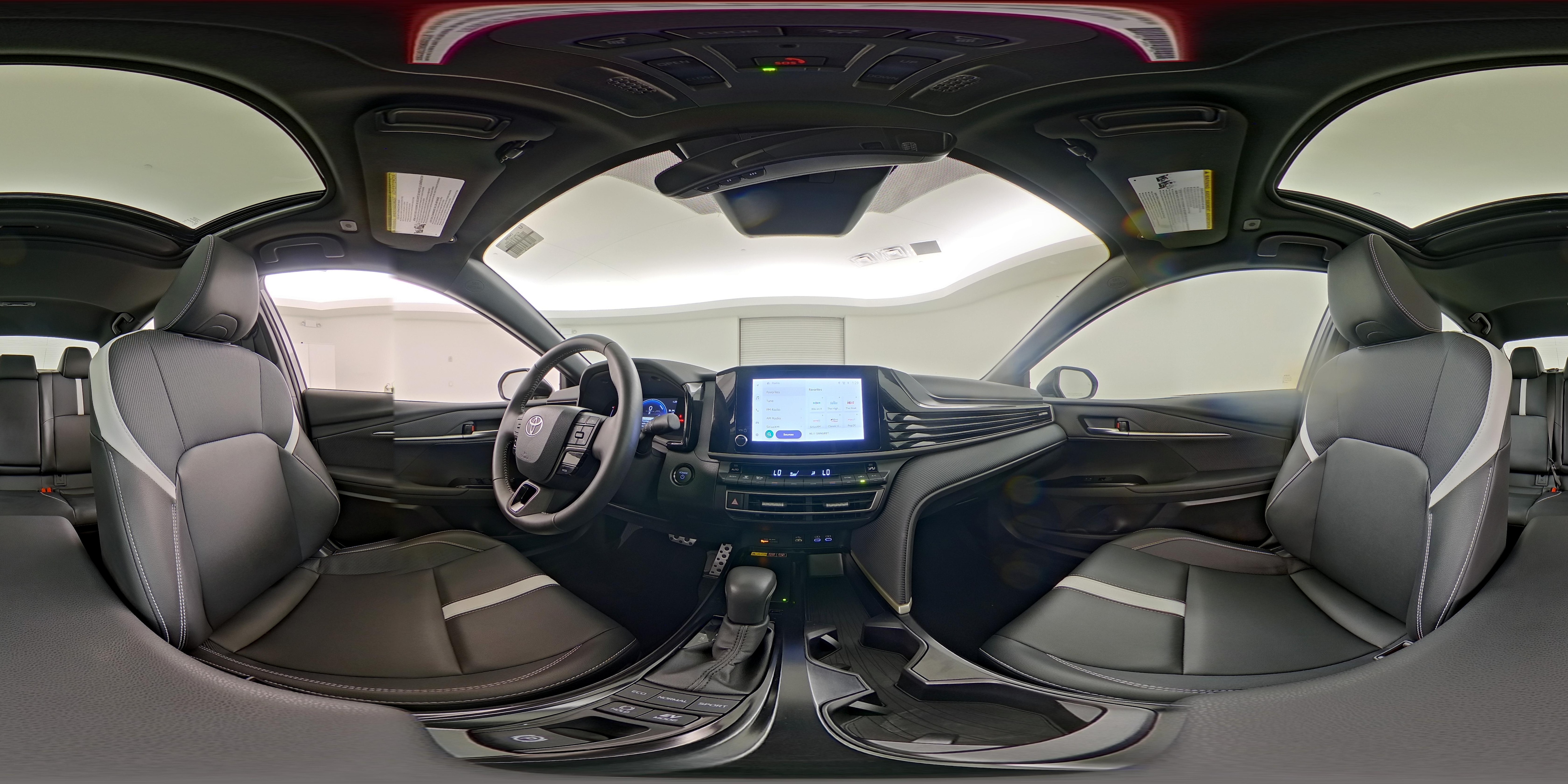 2025 Toyota Camry SE - Photo 25