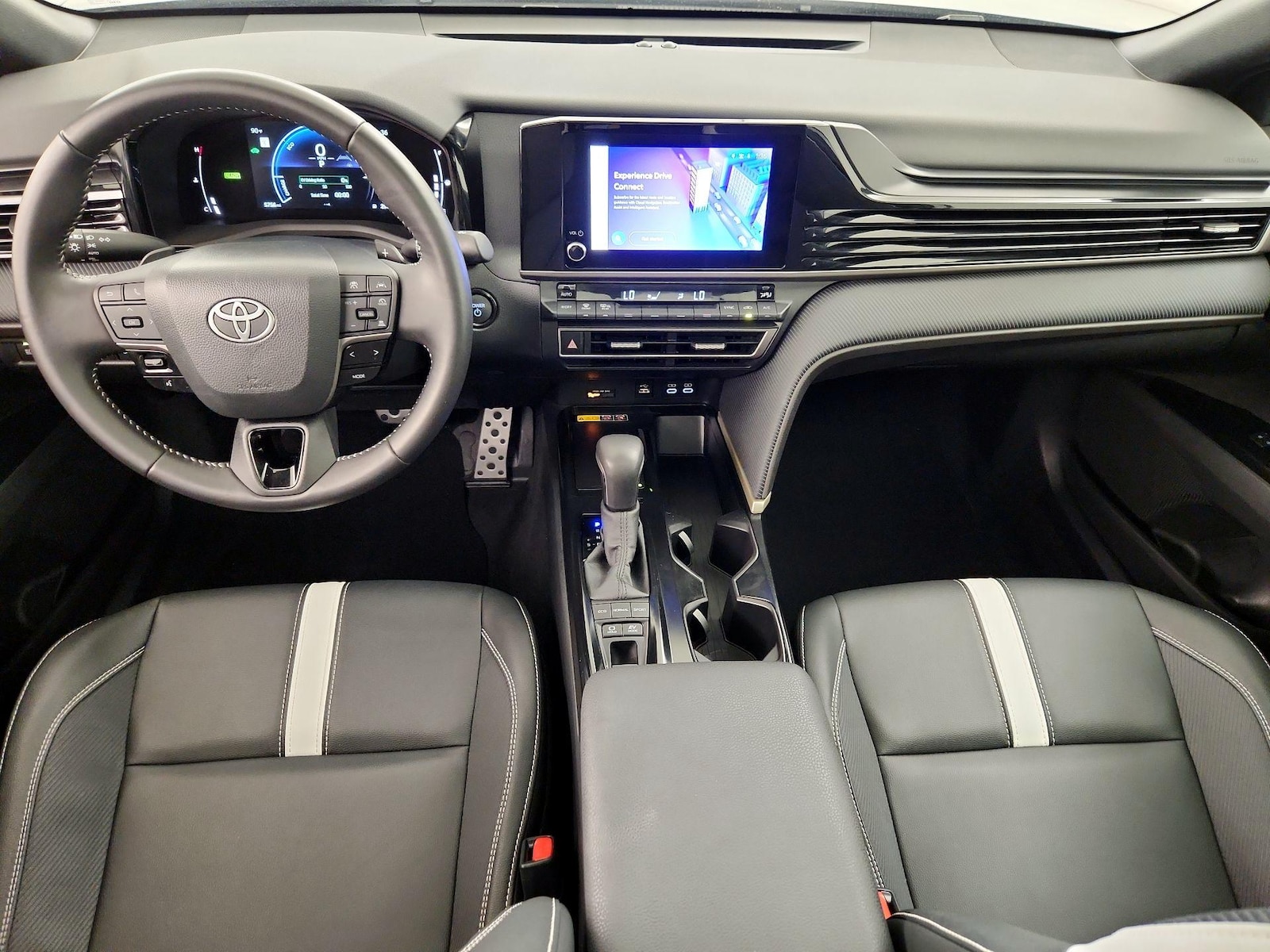 2025 Toyota Camry SE - Photo 10
