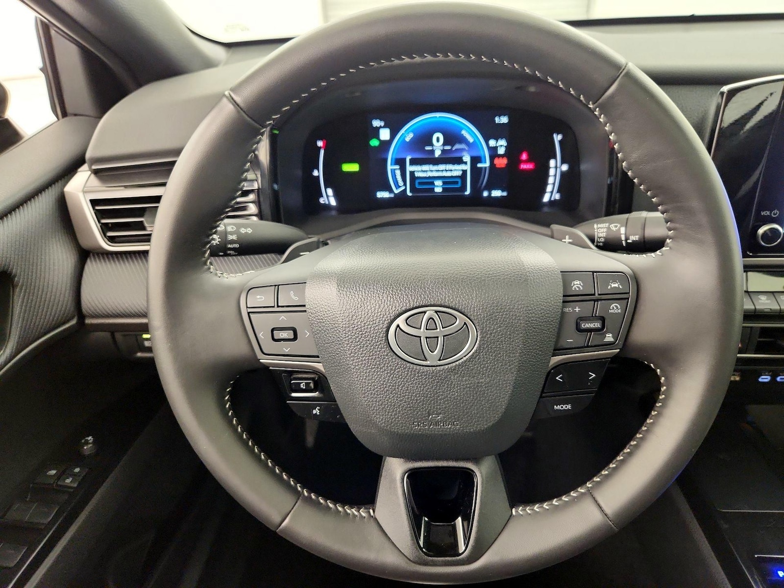 2025 Toyota Camry SE - Photo 11