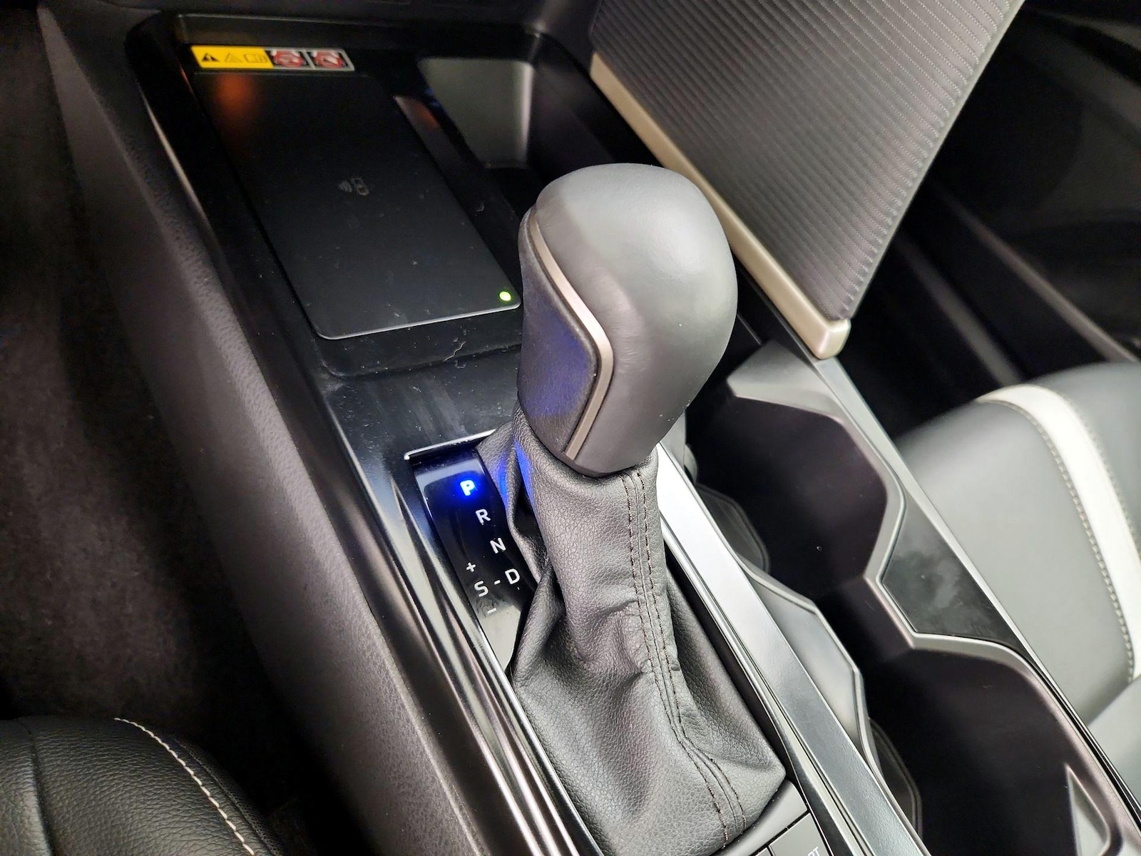 2025 Toyota Camry SE - Photo 18