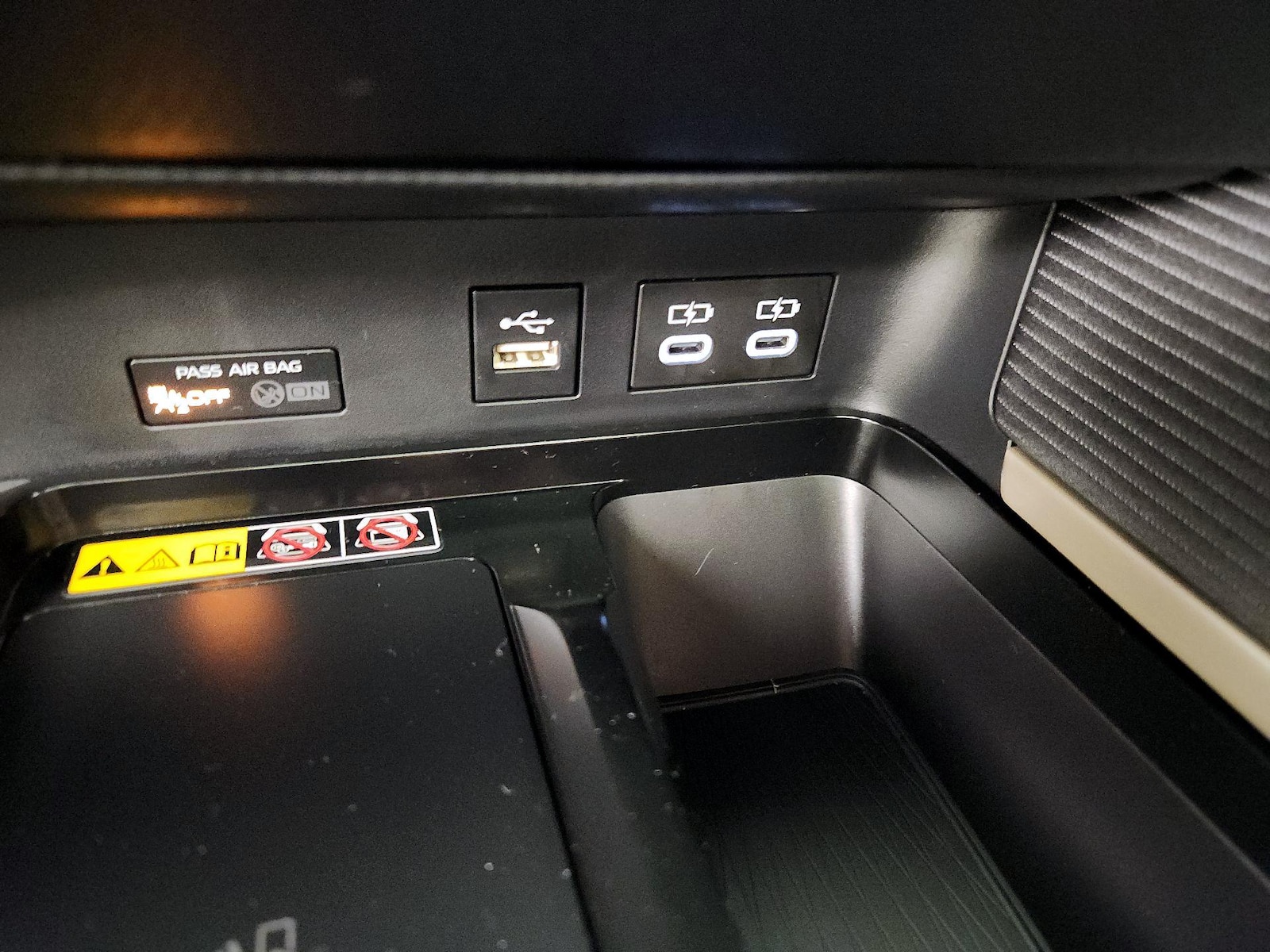2025 Toyota Camry SE - Photo 19