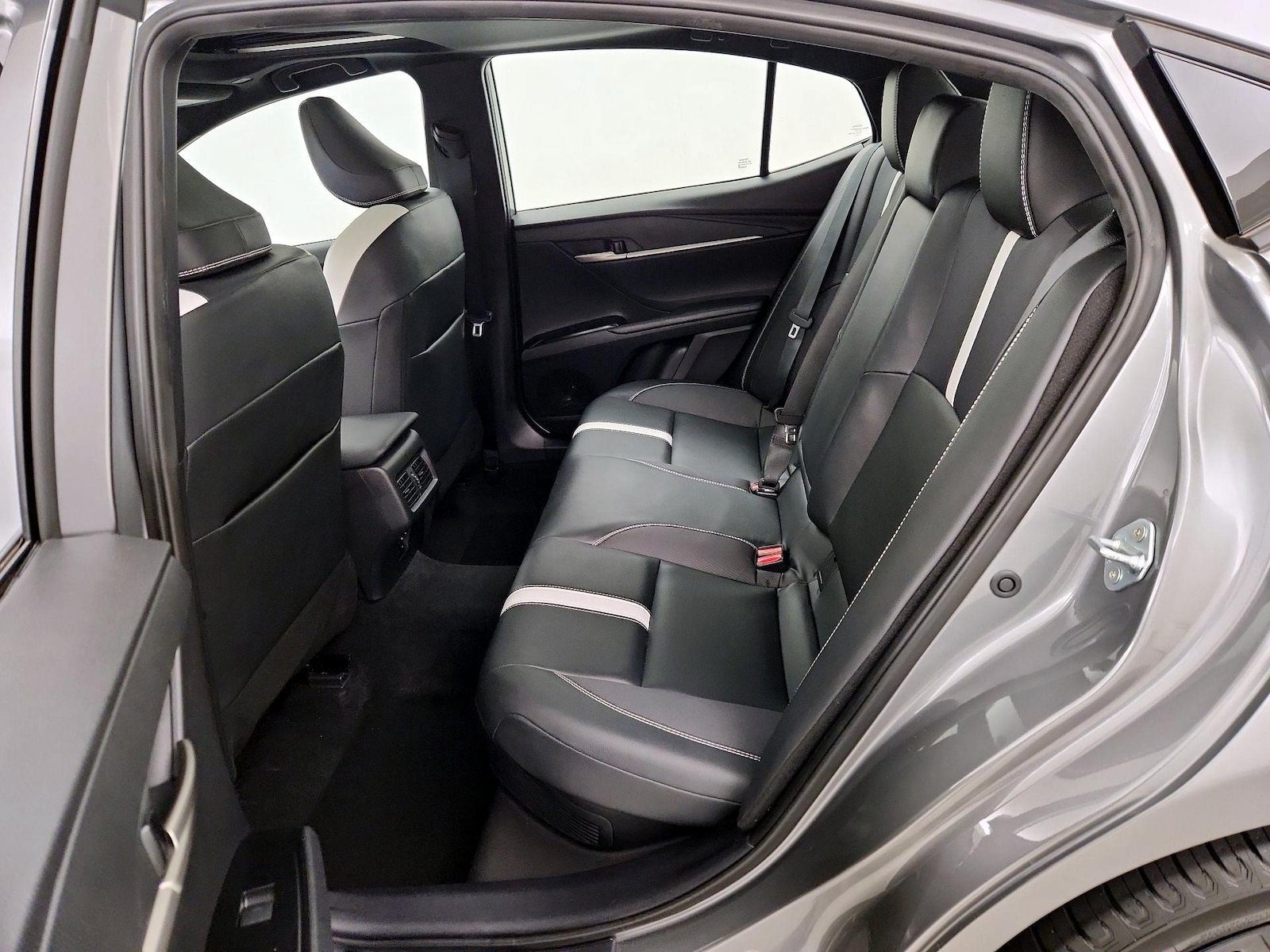 2025 Toyota Camry SE - Photo 21
